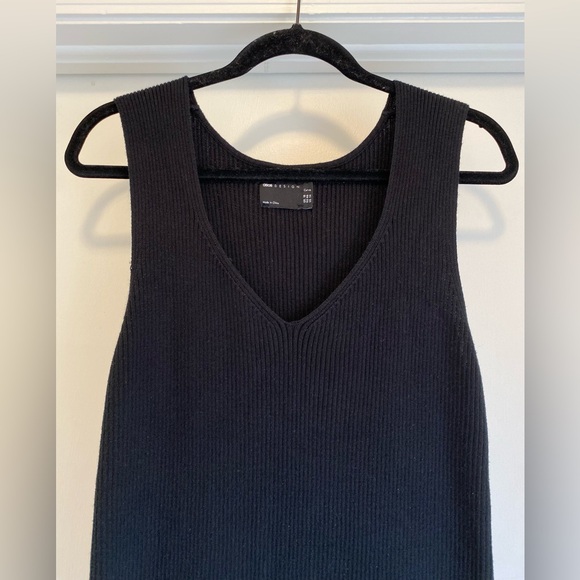 LIKE NEW ASOS DESIGN Curve rib-knit v-neck midi dress black 14 sleeveless - Picture 7 of 10